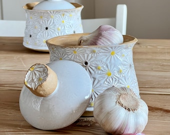 Daisy Ceramic Garlic Keeper