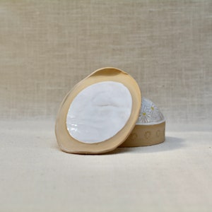 Daisy Butter Dish with Lid image 4