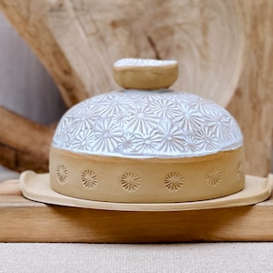 Daisy Butter Dish with Lid pure white