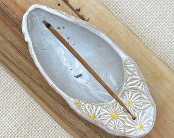 Daisy Incense Holder, Ceramic Scent Burner, Mother's Day Gift, 8th Anniversary, Best Friend Gift, Moving Present, April Birthday Gift
