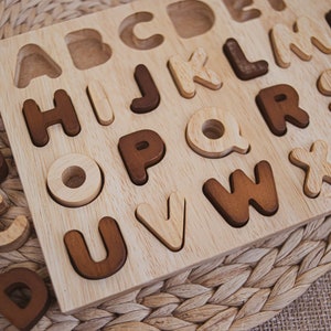 Casse-tête alphabet capital naturel