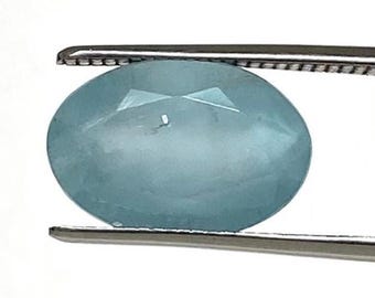 Acquamarina naturale, forma ovale, sfaccettata, tagliata singolarmente, ideale per la creazione di gioielli.