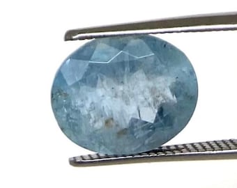 Acquamarina naturale, forma ovale, sfaccettata, pietra preziosa sciolta per la creazione di gioielli.