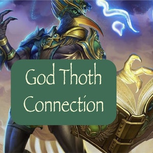 Puede incluir: Ilustración digital del dios egipcio Thoth, representado con cabeza de pájaro y armadura dorada y azul. La imagen incluye el texto "God Thoth Connection" sobre un fondo verde, con un fondo púrpura y azul.