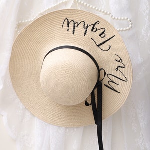 Custom Bride Sun Hat, Personalized beach Hat, Customized Beach Hat, Bridesmaid Beach Hat, Bridesmaid Gift, White Floppy Hat for Honeymoon