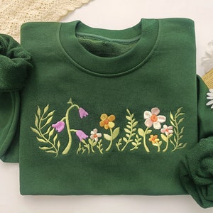 Wildflower Botany Embroidered Sweatshirt,Flower Sweatshirt,Floral Botanical Embroidery,Botanical Sweatshirt