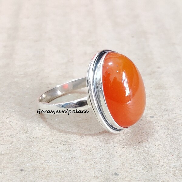 Anello ovale con corniola: fascia in argento sterling 925 realizzata a mano.