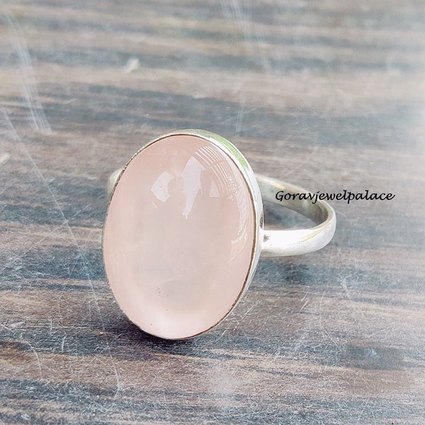 Anillo de cuarzo rosa hecho a mano: piedra ovalada, banda de plata 925.