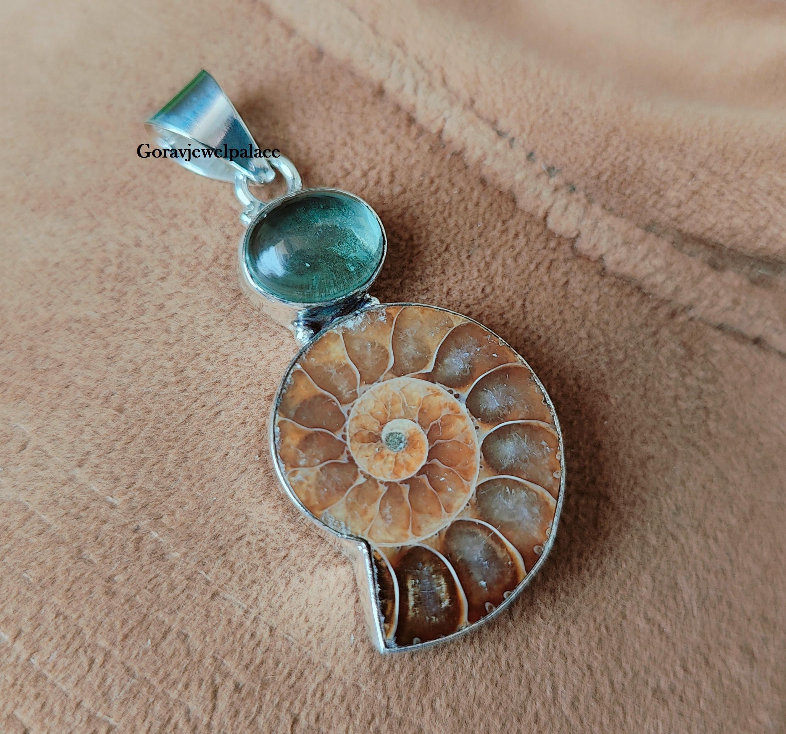 Collana Con Ciondolo In Ammonite Fossile Naturale Grigia &ndash; Lunghezza Regolabile 16-26 Pollici, Con Pietre Labradorite