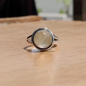 Anel de quartzo rutilado dourado: faixa de prata esterlina .925