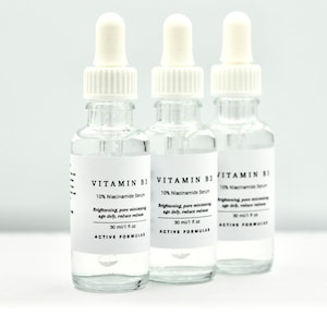 10% serum z niacynamidem (witaminą B3) | Zmniejsza pory | Wyrównuje koloryt skóry | Linie i zmarszczki | Zmniejsza zaczerwienienia