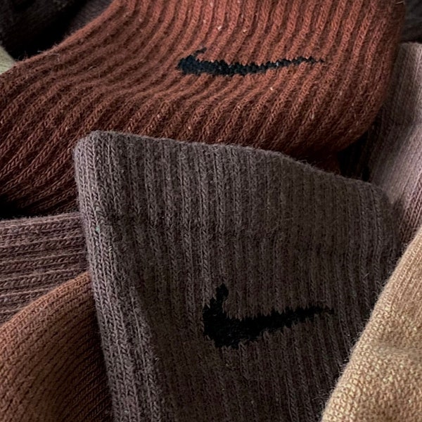 1-Pair (MONOCHROME COLLECTION) BROWN Hand Dyed Nike Everyday Plus Cotton Cushioned Dri-Fit Crew Socks