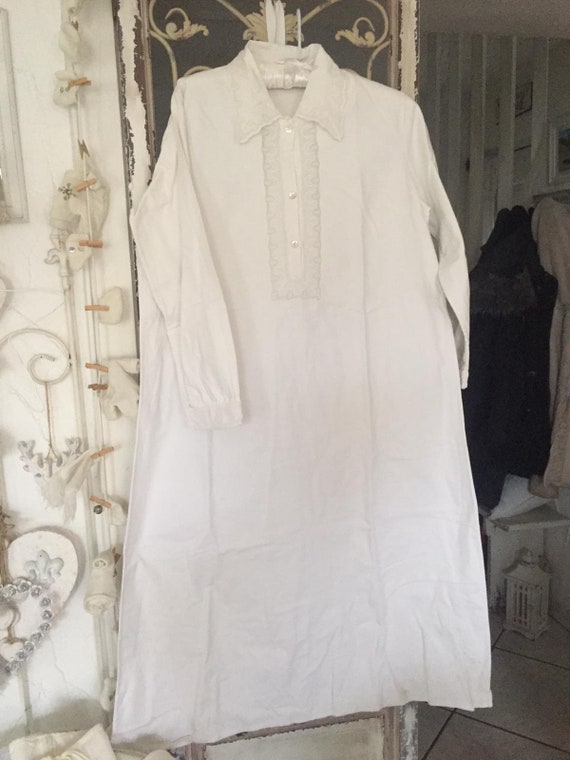 Women's nightgown with trim