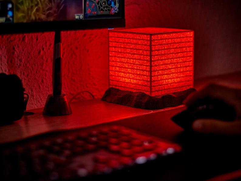poneglyph con inscripciones antiguas brilla en rojo, recordando los secretos resguardados por generaciones en el mundo de One Piece