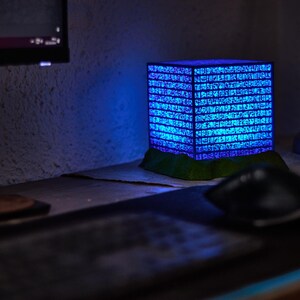 poneglyph azul emite una luz fría, simbolizando las revelaciones contenidas sobre los Poneglyphs de la Historia Verdadera