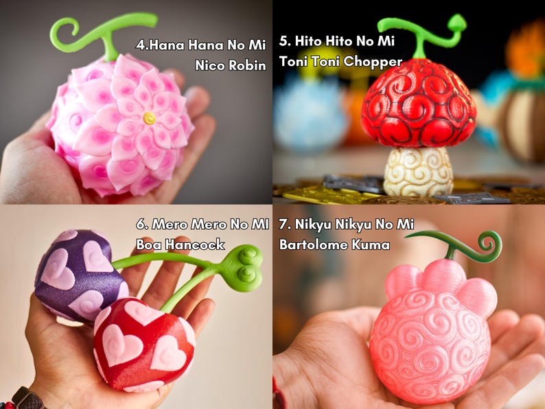 Collage de cuatro réplicas artesanales de Frutas del Diablo sostenidas en la mano.
• 4 Hana Hana no Mi de Nico Robin, flor rosada con pétalos tallados.
• 5 Hito Hito no Mi de Chopper, sombrero rojo sobre base dorada en espiral.
• 6 Mero Mero no Mi de Boa Hancock, doble corazón con relieves de corazones.
• 7 Nikyu Nikyu no Mi de Kuma, esfera rosa con “huellas” acolchadas.
Pintadas a mano; perfectas para cosplay, vitrinas otaku y regalos anime.