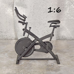1/6 Scale Stationary Bike, Dollhouse Gym, 1:6 Scale Gym Equipment, Miniature Gym Equipment, Exercise Equipment, Diorama Miniatures