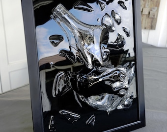 Upcycled Broken Glass Wall Art: Epoxidharz & schwarzer Rahmen