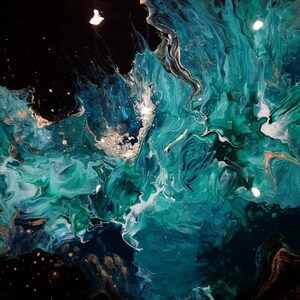 Puede incluir: Pintura abstracta con colores azules, verdes y blancos que se arremolinan. El fondo es negro con detalles de purpurina dorada.