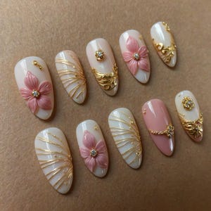 Unhas de pressão com flores 3D, unhas florais elegantes em tom rosa-dourado, unhas de gel luxuosas feitas à mão, nail art para casamento na primavera, conjunto de tamanhos personalizados