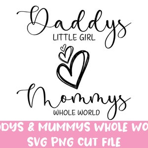 パパの女の子 ママの世界 SVG、パパの小さな女の子 svg、png インスタントダウンロード、女の子の赤ちゃん SVG、女の子の赤ちゃんの名言 svg、新生児 svg、赤ちゃん svg
