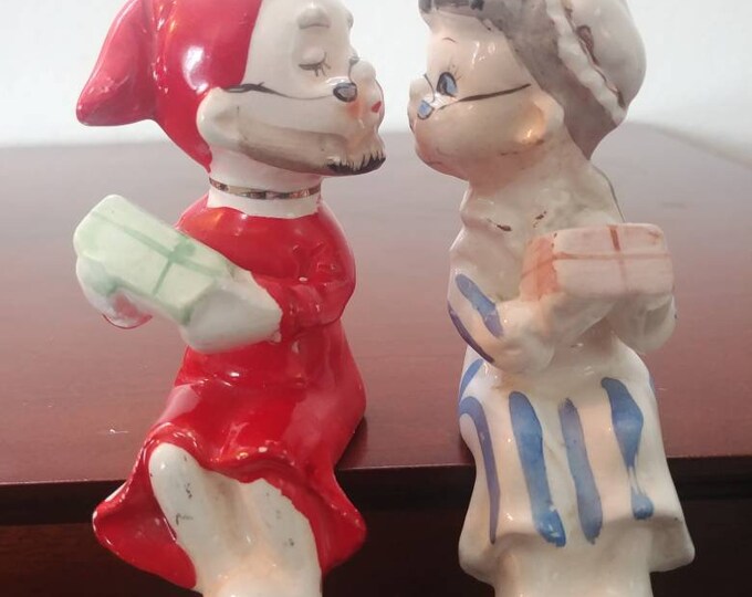 Vintage Ceramic Salt and Pepper Shaker Set Kissing Grandma and Grandpa Salt Pepper Shakers Etsy
