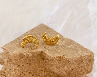 Gold crescent moon earrings,gold moon earrings,gold crescent earrings,moon studs,birthday,moon earrings,birthday gifts for her