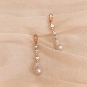 Baroque pearl drop earrings,gold bead and baroque pearl earrings,mismatch pearl drop earrings,statement earrings, pearl drop bridal earrings