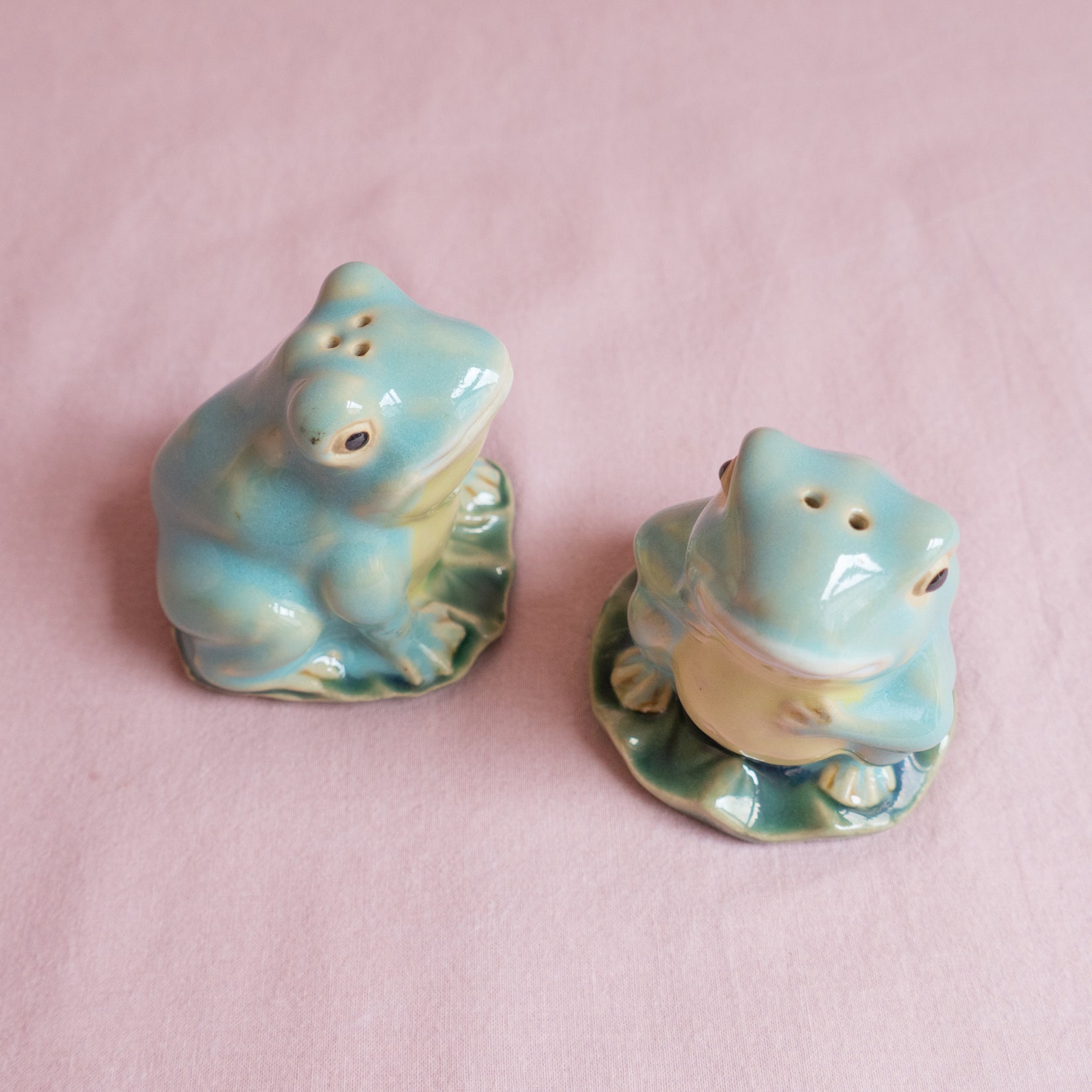 Vintage frog salt and pepper shakers / Majolica Etsy
