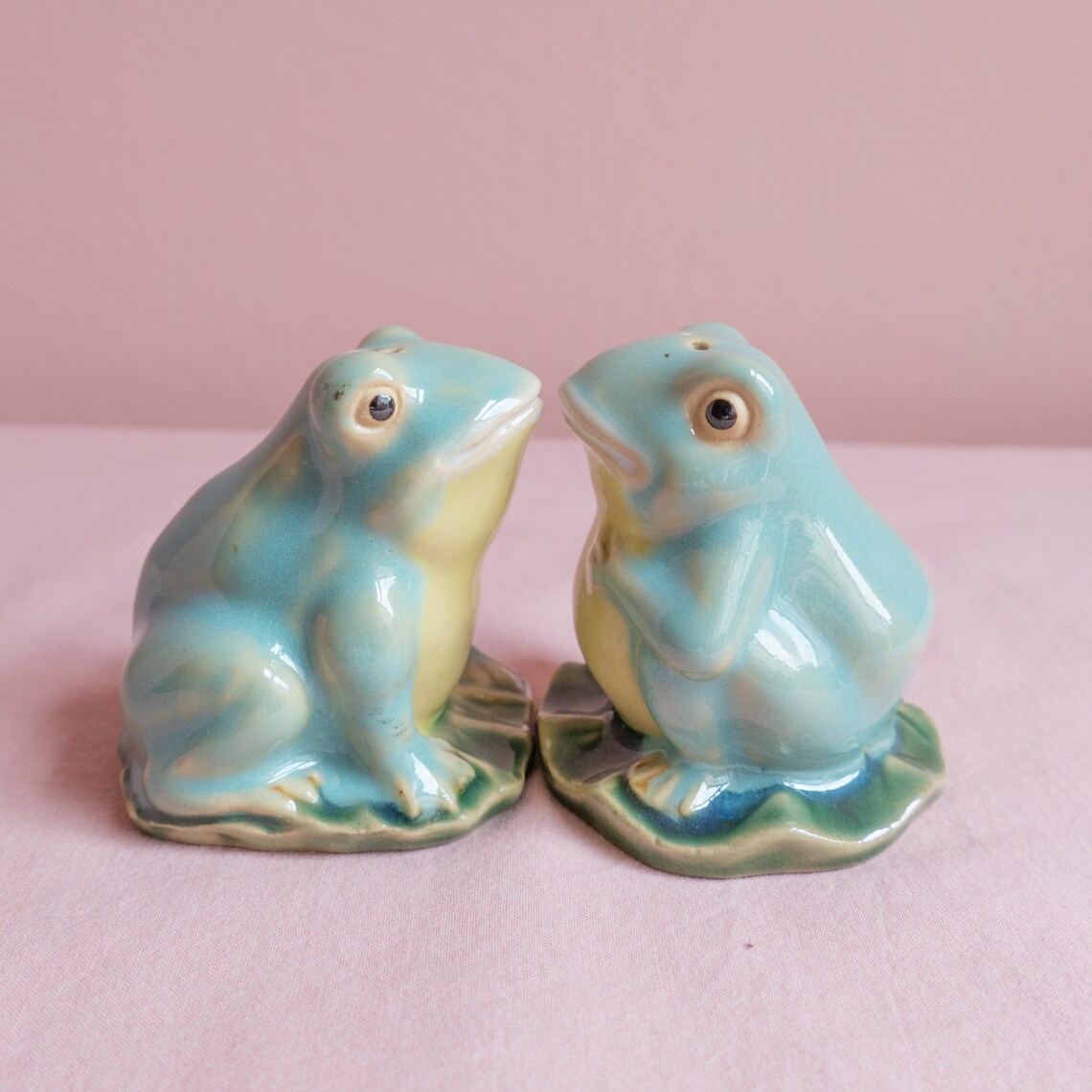 Vintage frog salt and pepper shakers / Majolica Etsy