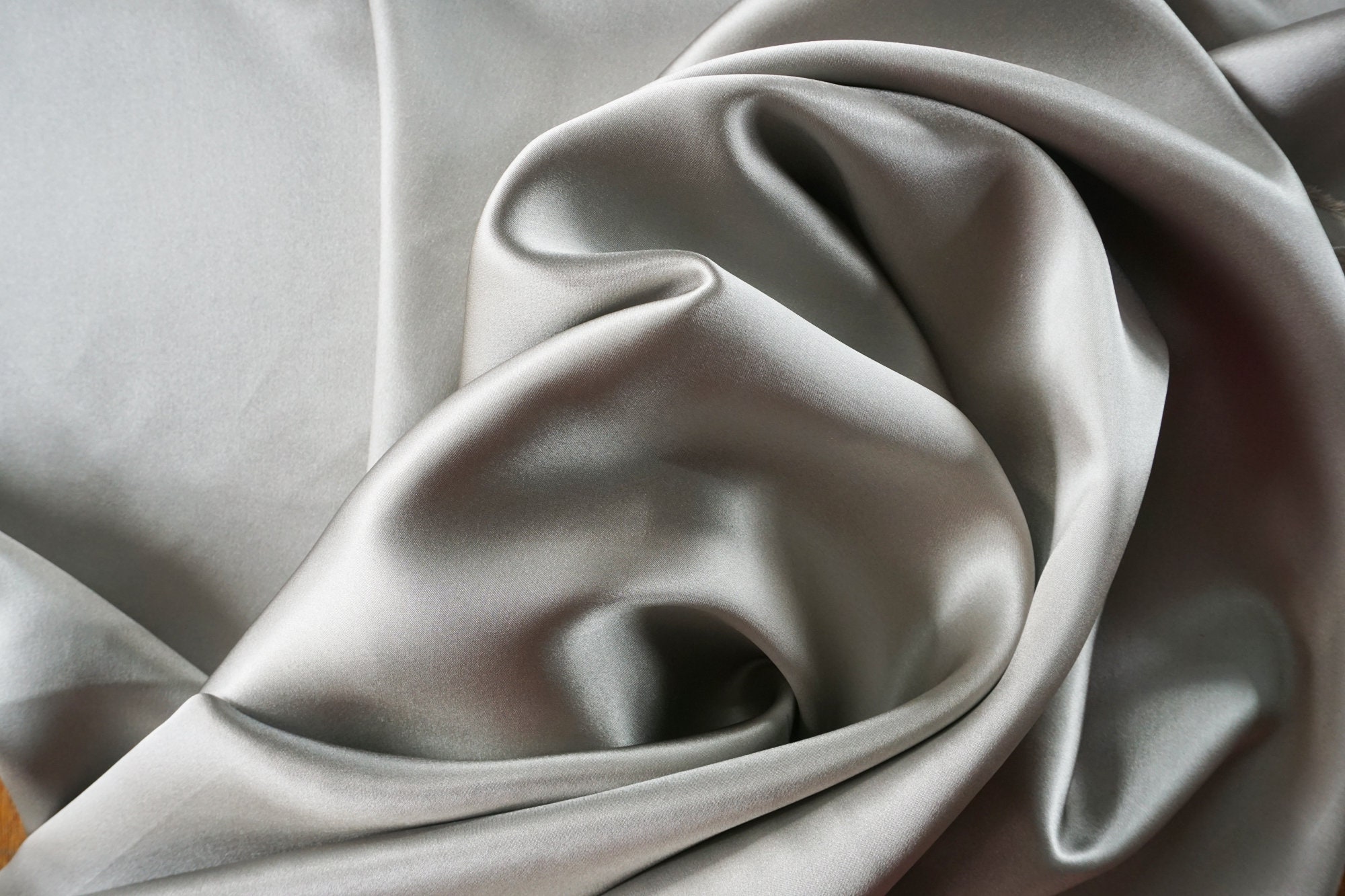 Silver Grey Charmeuse 100% Pure Silk Fabric for Fashion 