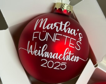 パーソナライズされたクリスマスオーナメント - 名前と誕生日入りの初めてのクリスマス | 子供用ガラスオーナメント | 新生児へのユニークなギフト