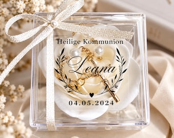 Recuerdos para bautizos, comuniones, confirmaciones y primeras comuniones: caja acrílica con rosas perfumadas y rosario.