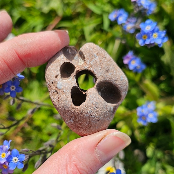 Hag Stone, Small Witches Holey Stone, Natural Welsh Fairy Stone, Protection Hag Stone, Lucky Talisman, Beach Stones