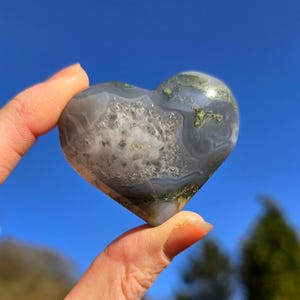 Moss Agate Heart carving palm stone,Puffy Heart crystal healing stone, Green Druzy altar Palm stone, Abundance Growth and Protection Stones