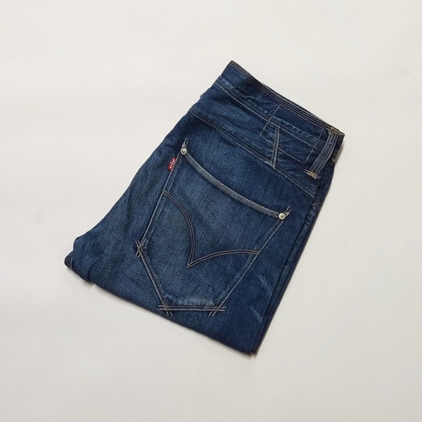 Short en denim bleu technique Levi's - Short teint à l'indigo Y2K avec surpiqûres, 6 poches et braguette à glissière - Short Levi's taille 31