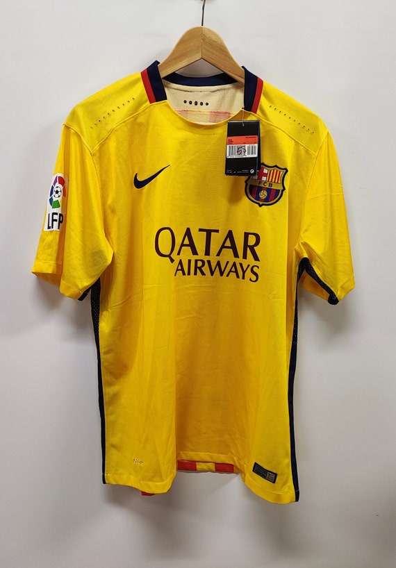 FC Barcelona Qatar Airways Messi t-shirt size M -… - image 5