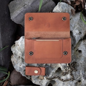 Personalisierte hellbraune Lederketten-Geldbörse für Herren - Monogramm Biker-Accessoire mit Initialen