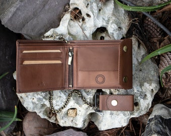 Biker Wallet Personalized Leather Metal Chain & Initials Bifold - Custom Engraved Men&#39;s Accessory