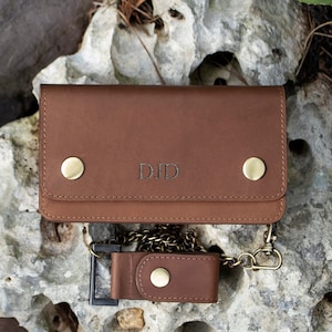 Cartera de motociclista de cuero personalizada con cadena y monograma: accesorio de regalo grabado para hombres