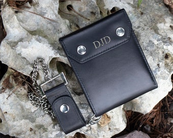 Cartera de motociclista con cadena, de cuero negro, personalizada. Regalo con monograma grabado para hombre. Accesorio personalizado.
