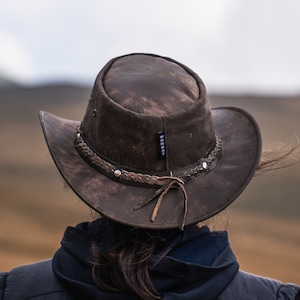 Chapeau en cuir pliable wombat The Wilds cuir pleine fleur, homme femme, chapeaux de cow-boy unixex personnalisés trekking chapeau de brousse australienne image 1