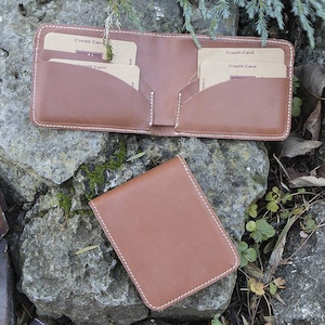 Kompakte Brieftasche, Herren Leder Bifold Brieftaschen | Individuell gravierter Kartenhalter | Tan Monogramm Geschenk für Männer
