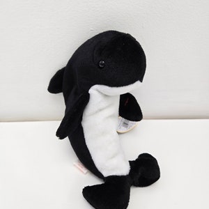 Ty Beanie Baby “Waves” the Black and White Whale  (7 inch)