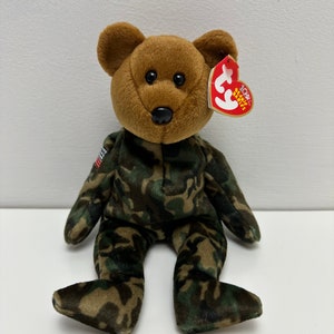 Ty Beanie Baby &quot;Hero&quot;, el oso del ejército - Exclusivo de EE. UU. - Bandera de EE. UU. en el brazo (21,5 cm)