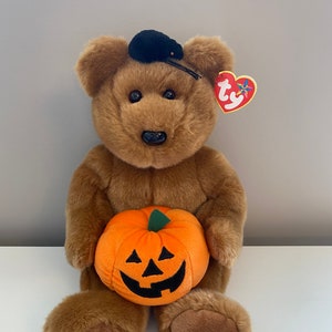 Ty Beanie Buddy “Hocus” the Halloween Bear Holding a Pumpkin (13.5 inch)