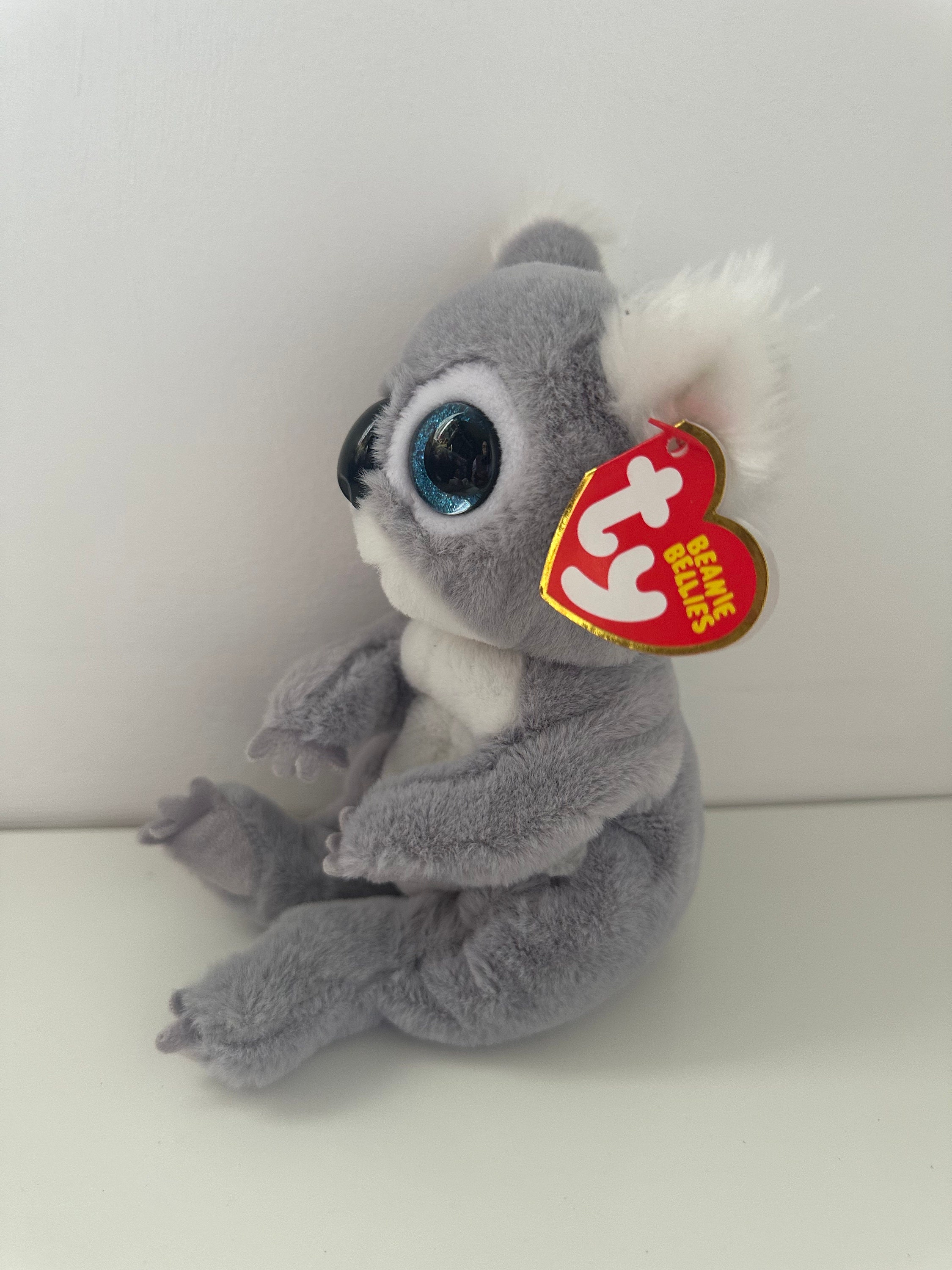 Ty Beanie Baby Melly El Koala De 15 Cm | Peluche Suave Con Ojos Azules Y Placa Con Poema Personalizado, Fecha De Cumpleaños 9 De Septiembre, Coleccionable Ideal Para Regalar A Niños Y Amantes De Los Peluches
