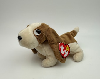 Ty Beanie Baby “Tracker” the Basset Hound Dog (7 inch)