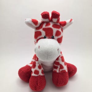 Ty Pluffies “Kisser” the Giraffe with Red Hearts - No Hang Tag (10 inch)