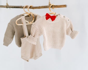 Newborn Sweater and Bloomers Knit Set. Gender Neutral Baby Coming Home Outfit